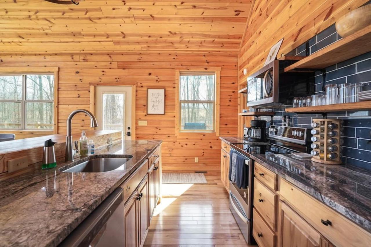 Fern Haven A Modern Take On Hocking Hills Cabins Stella Bagian luar foto